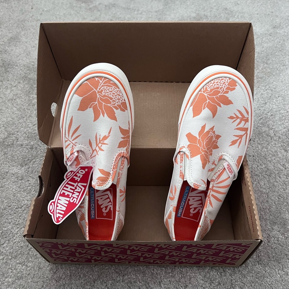 NWT Island Floral Slip On Vans - Women’s 5 - Ultra Cush sole